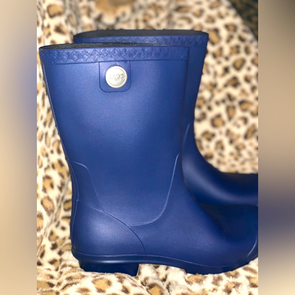UGG rain boots womens size 8